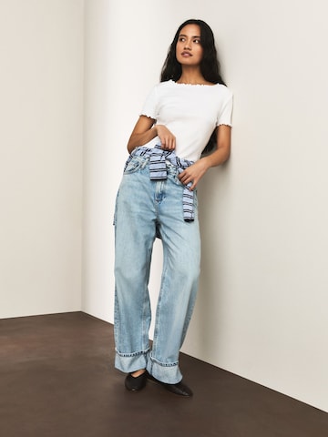 Tricou de la Next pe alb