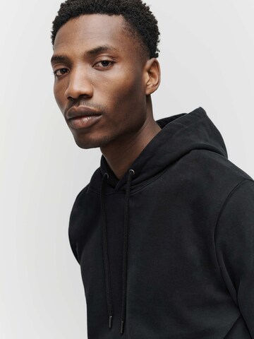 SANVT Sweatshirt 'The Hooded Sweatshirt' in Schwarz