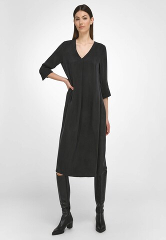 Robe oversize tRUE STANDARD en noir : devant