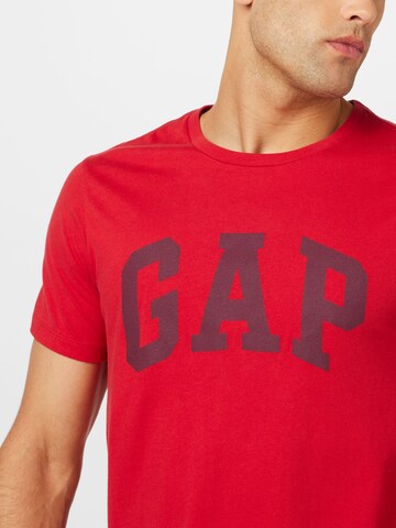 GAP - Ajuste regular Camiseta en rojo