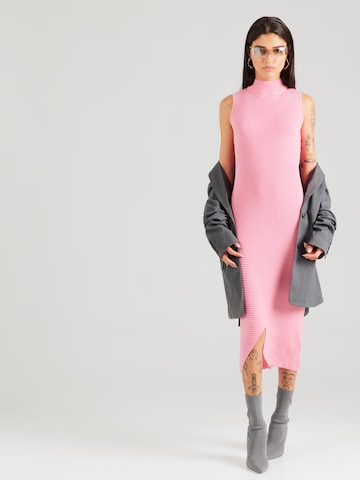 NU-IN Knitted dress in Pink: front