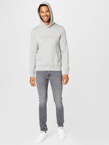 TOMMY HILFIGER Sweatshirt in Grey