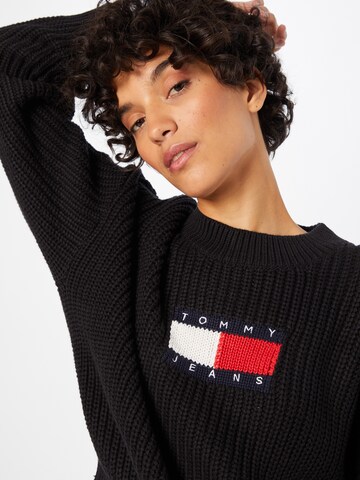 Pulover de la Tommy Jeans pe negru