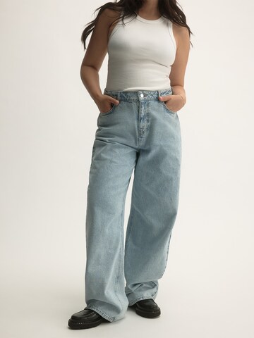 Loosefit Jeans di KAVAZI in blu: frontale