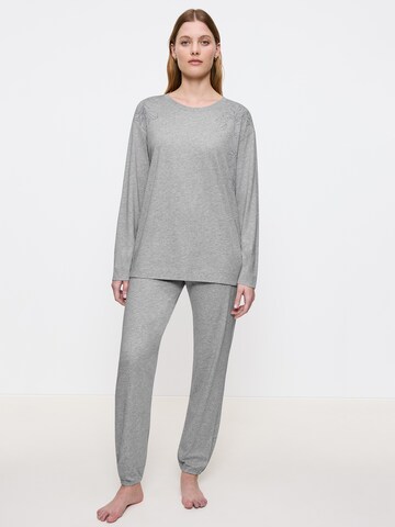 TRIUMPH - Pijama ' Endless Comfort ' en gris: frente