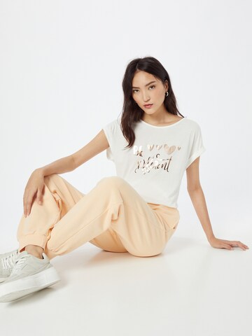 Tricou 'Cathlin' de la ABOUT YOU pe alb