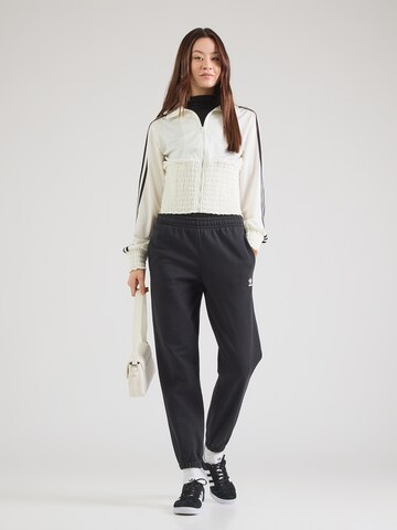 ADIDAS ORIGINALS Zwężany krój Spodnie 'Essentials' w kolorze czarny