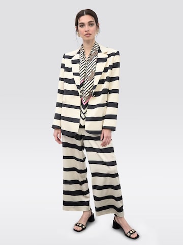 Lola Casademunt Blazer | bela barva