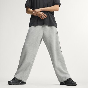 ADIDAS ORIGINALS Loosefit Kalhoty 'Teamgeist 26' – šedá