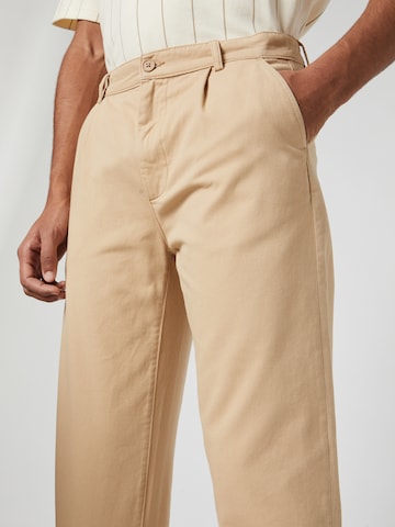 Kosta Williams x About You Regular Chinohose in Beige