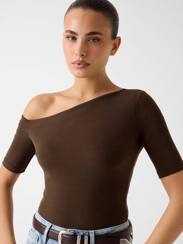 GUESS Top in Braun