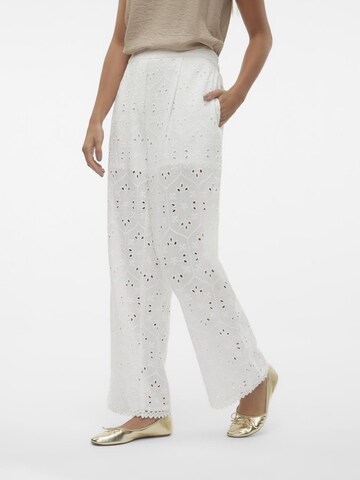 Loosefit Pantalon VERO MODA en blanc