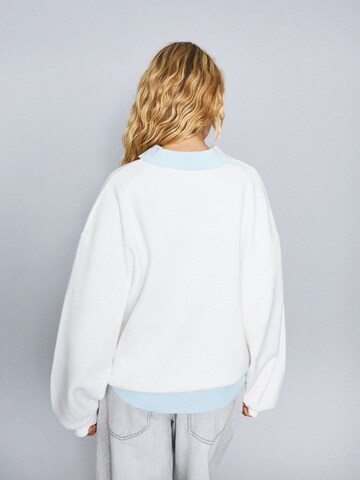 Sweat-shirt Bershka en blanc