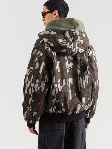 Carhartt WIP Overgangsjakke '50 Years Anniversary' i brun