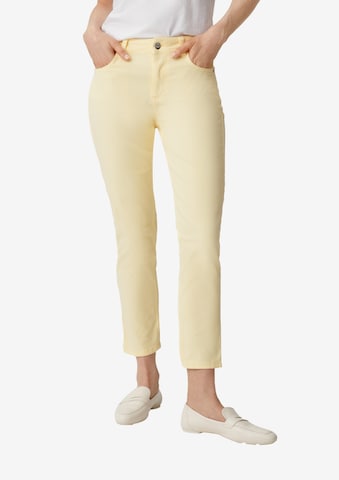 COMMA Slimfit Jeans in Geel: voorkant
