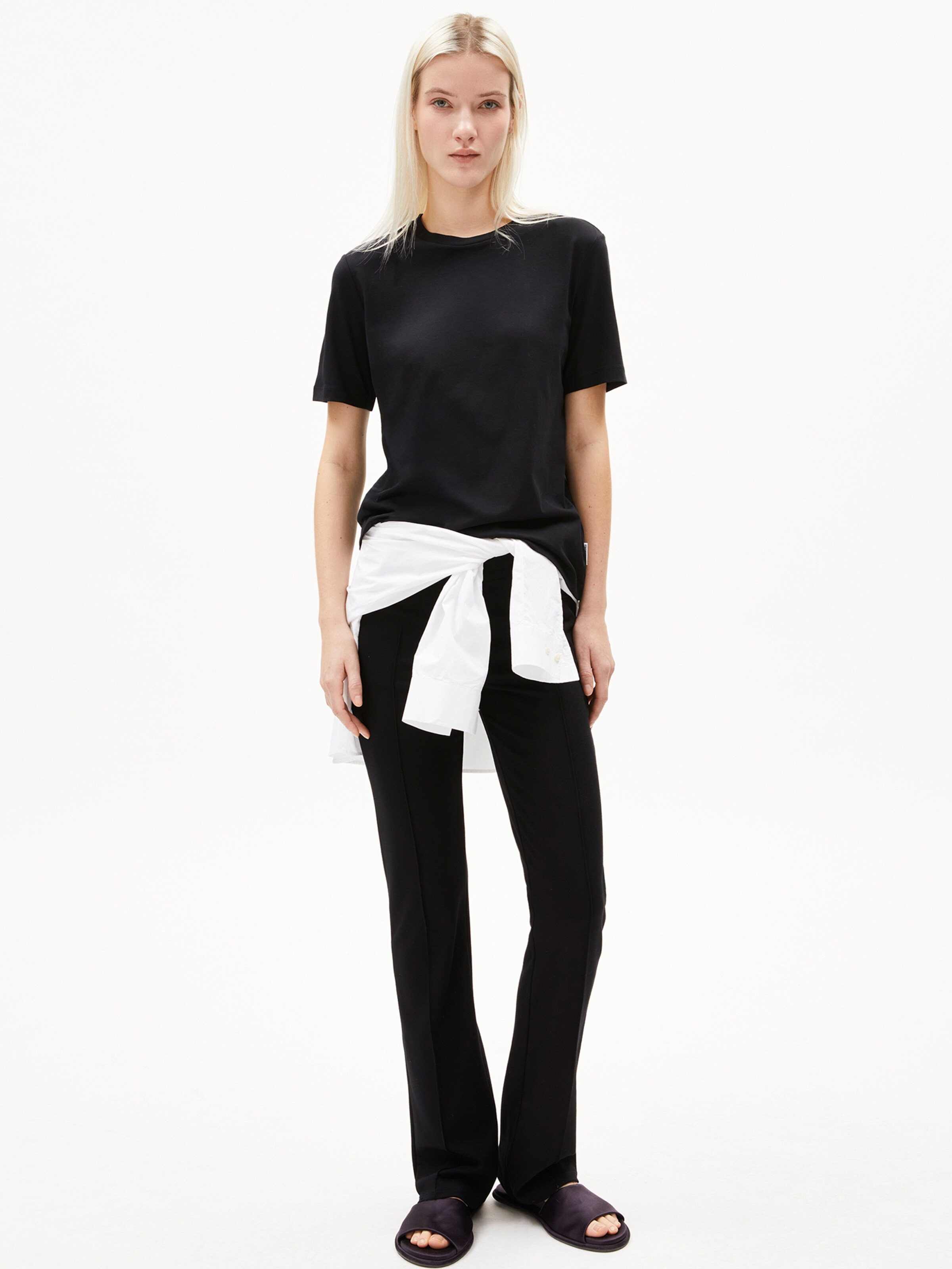 ARMEDANGELS Shirt ' LUALAA ' in Zwart: voorkant