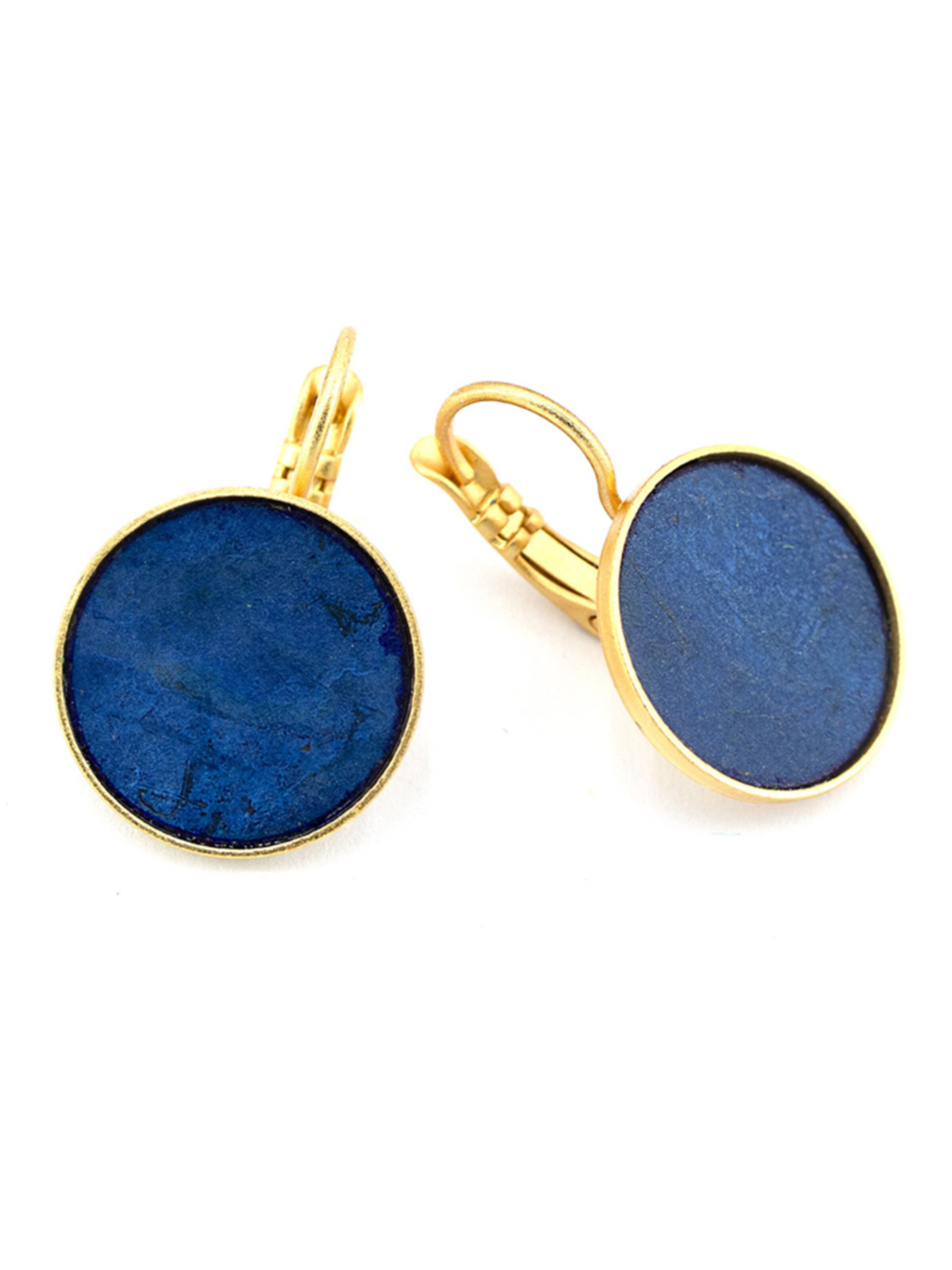 Sergio Engel Ohrringe 'Patina Ohrring 01 Vergoldete Edelstahlhänger mit farbig patiniertem Metalllättchen'‌‌‌‌ in Blau: Vorderseite
