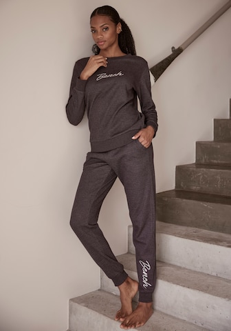 Effilé Pantalon de pyjama BENCH en gris