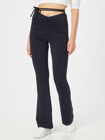 Trendyol Flared Broek in Blauw: voorkant