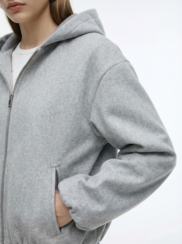 studioselect Sweatjacke 'Carmen' in Grau