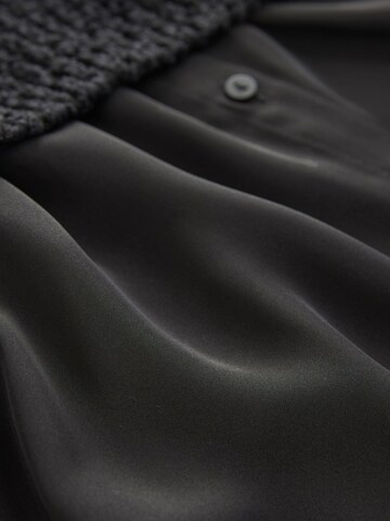 Next Set: Pullover und Bluse in Schwarz