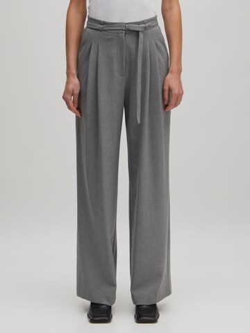 EDITED Wide leg Trousers 'Elna' in Grey: front