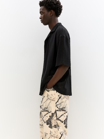 Pull&Bear Comfort fit Koszula w kolorze czarny