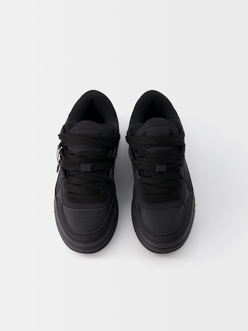 Sneaker bassa di Bershka in nero