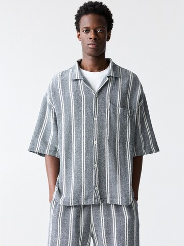 Pull&Bear Comfort fit Button Up Shirt in Blue: front