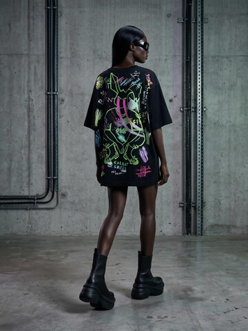 QWX2 Oversized Shirt 'Wolf Hunter' in Black