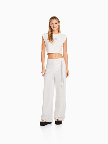 Bershka Wide Leg Hose in Weiß