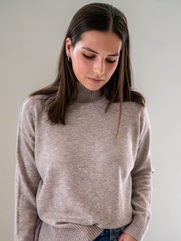 WEARABLE STORIES Trui 'Riske' in Beige