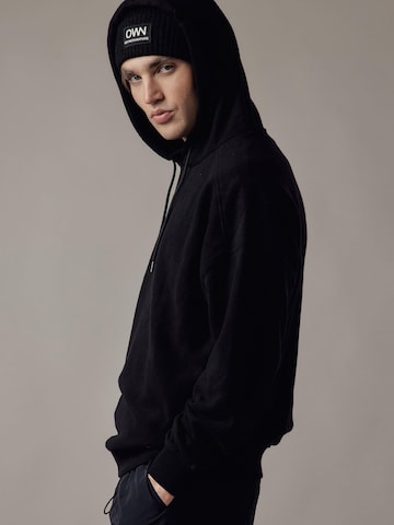 Felpa 'Pile con Cappuccio' di OWN Off With Nature in nero