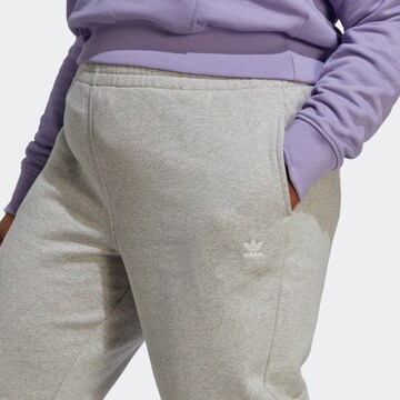 Effilé Pantalon ADIDAS ORIGINALS en gris