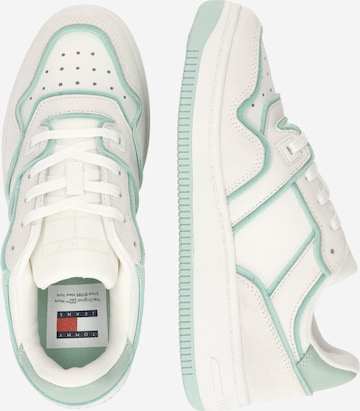 Tommy Jeans - Zapatillas deportivas bajas 'Retro Basket' en blanco