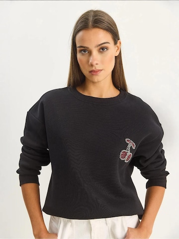 Felpa di Bianco Lucci in nero: frontale