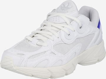 ADIDAS ORIGINALS Sneaker low 'Astir' i hvid: forside