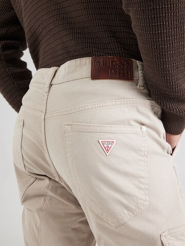 GUESS Tapered Hose 'NEW KOMBAT' in Grau