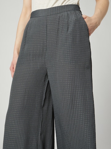 Guido Maria Kretschmer Women Wide leg Pleat-Front Pants 'Mira' in Grey