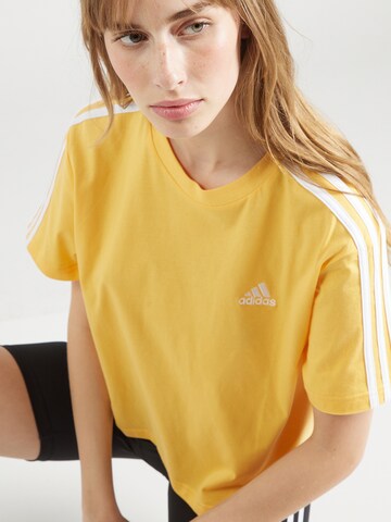 ADIDAS SPORTSWEAR - Camisa funcionais 'Essentials 3- Stripes' em amarelo