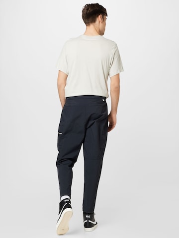 Nike Sportswear Ozke Kargo hlače | črna barva