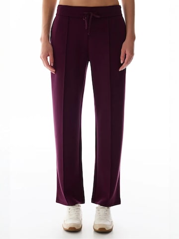 Penti - Regular Calças em vermelho: frente