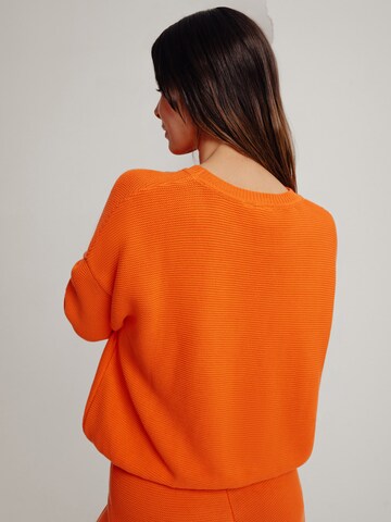 A LOT LESS Sweater 'Naja' in Orange