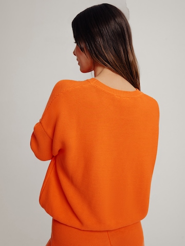 A LOT LESS Pullover 'Naja' in Orange