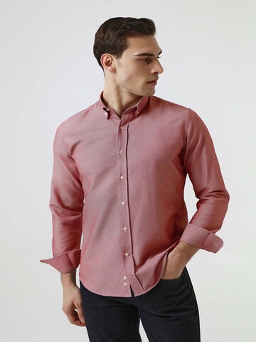 D’S Damat Shirt in Red: front