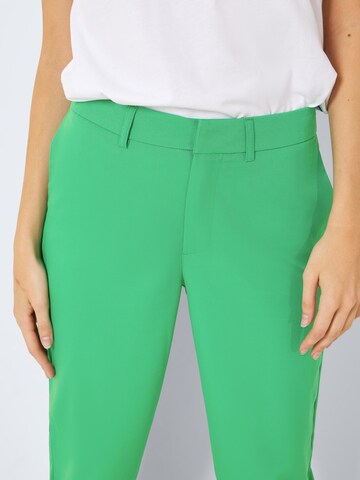 Regular Pantalon 'Thea Vivian' Noisy may en vert