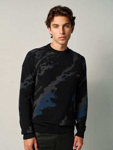 Pull-over KOROSHI en noir : devant