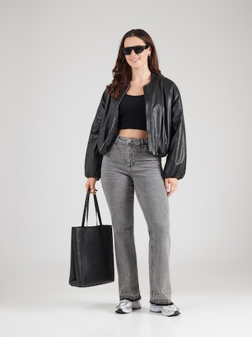 Vero Moda Curve Na zvonec Kavbojke | siva barva