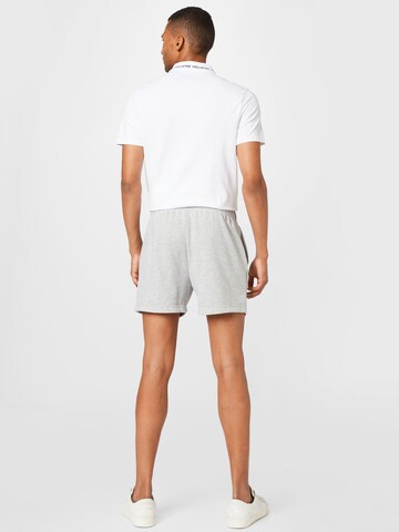 HOLLISTER Regular Shorts in Grau