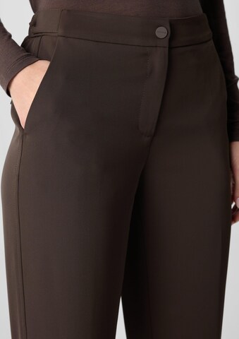 Coupe slim Pantalon à plis COMMA en marron